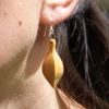 boucle d'oreille bijoux éthique en bois de merisier, bijou nature ciré