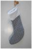 Botte de Noël coton flocons ronds bleu marine sur fond blanc, revers haut blanc