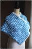Poncho enfant crocheté main blanc bleu clair fil laine acrylique