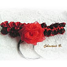 jarretière mariage originale satin rouge dentelle noire fleur rouge thème Paris cabaret