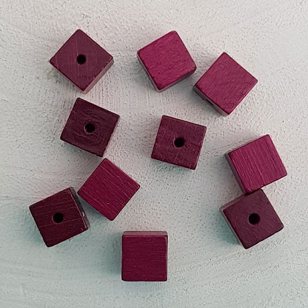 10 Perles Bois Cube / Carr&eacute; 10 mm Bordeaux