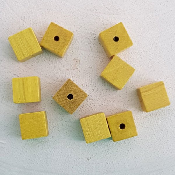 10 Perles Bois Cube / Carr&eacute; 10 mm Jaune