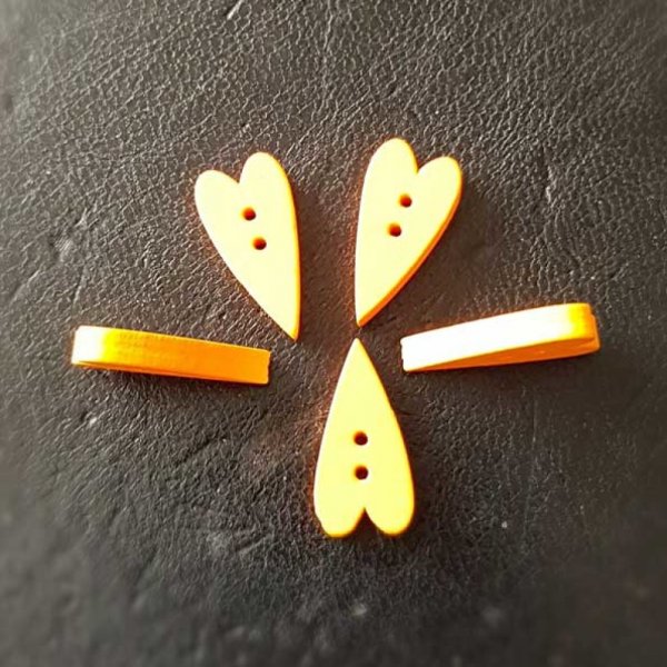 Bouton bois coeur orange N&deg;02-03