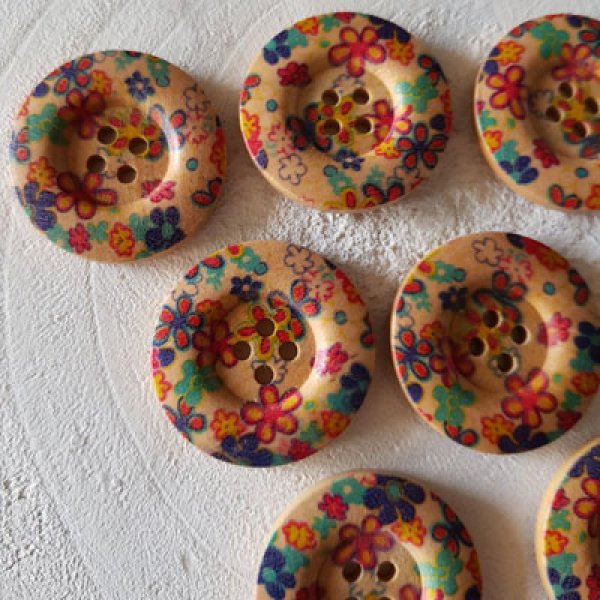 Bouton en bois fleurs 30 mm N&deg;10 x 10 pi&egrave;ces