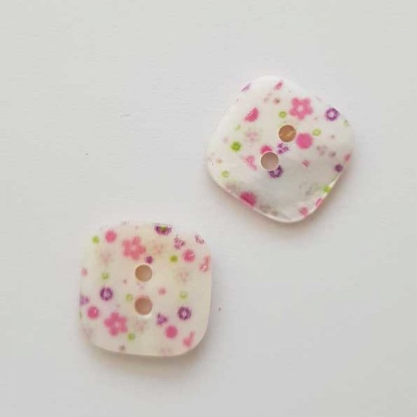 Bouton fantaisie Carr&eacute; &agrave; fleurs 14 mm N&deg;01