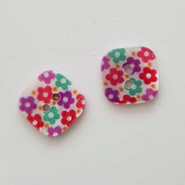 Bouton fantaisie Carr&eacute; &agrave; fleurs 14 mm N&deg;05