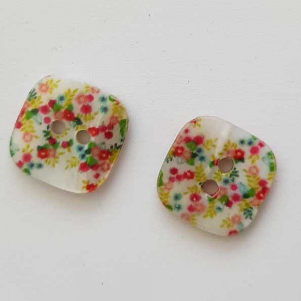 Bouton fantaisie Carr&eacute; &agrave; fleurs 14 mm N&deg;08