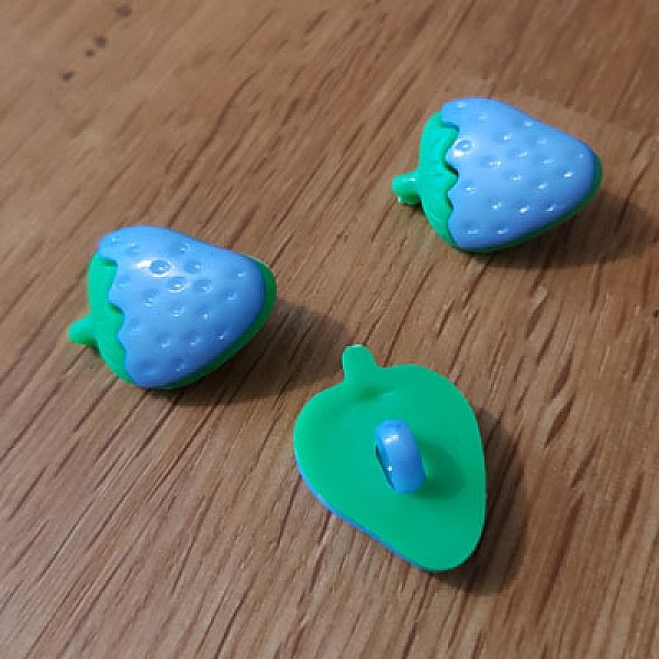 Boutons fantaisie, enfants, b&eacute;b&eacute;s Motif fraise N&deg;10 vert et bleu pastel