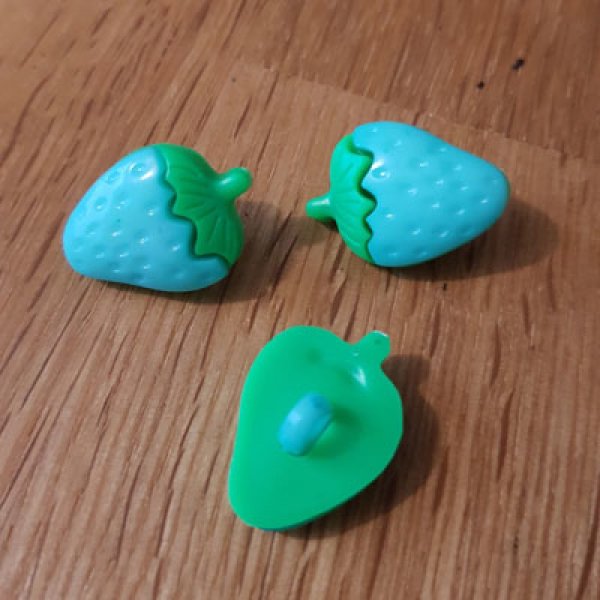 Boutons fantaisie, enfants, b&eacute;b&eacute;s Motif fraise N&deg;11 vert et vert clair