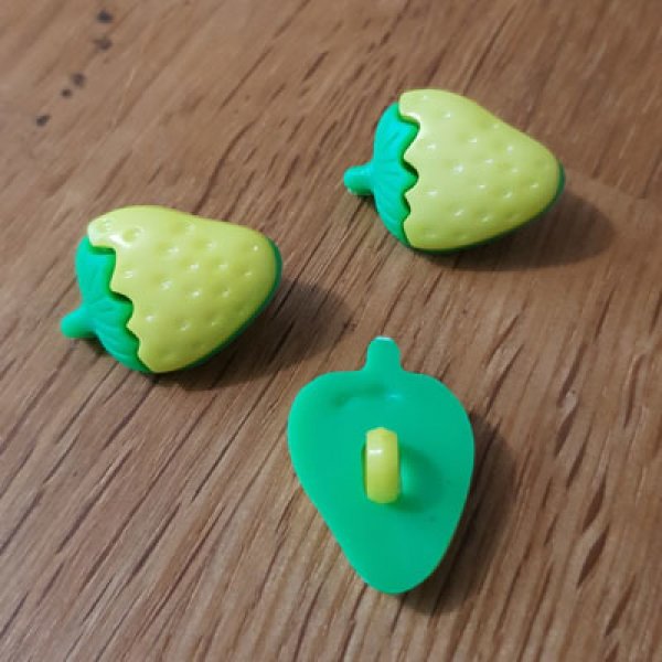 Boutons fantaisie, enfants, b&eacute;b&eacute;s Motif fraise N&deg;12 vert et jaune p&acirc;le