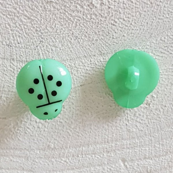 Boutons fantaisie, enfants, b&eacute;b&eacute;s Motif Coccinelle N&deg;01-08 Vert pastel