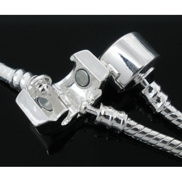 Bracelet maille serpent 3 mm Europ&eacute;en aimant&eacute; du 17 au 23 cm