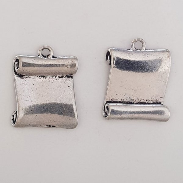 Breloque Livre Parchemin grimoire N&deg;02 Argent.