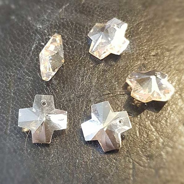 Breloque Pendentif en verre facett&eacute; fleur N&deg;01-01