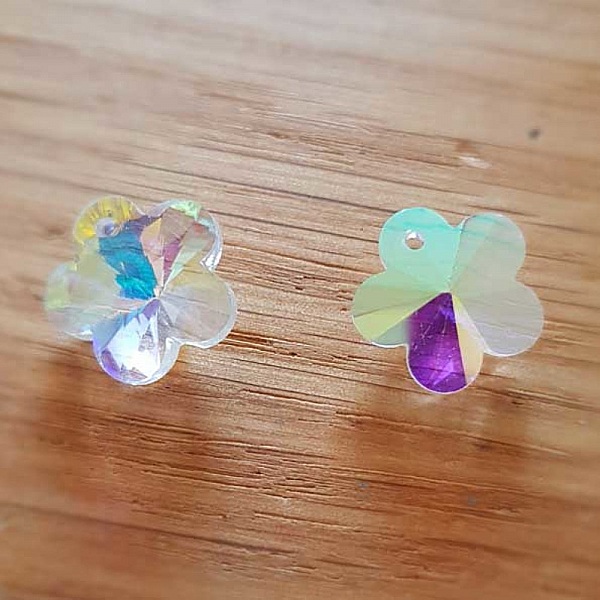 Breloque Pendentif en verre facett&eacute; fleur N&deg;04-01