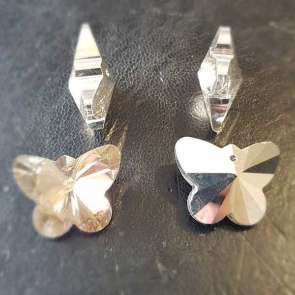 Breloque Pendentif en verre facett&eacute; papillon N&deg;02-01