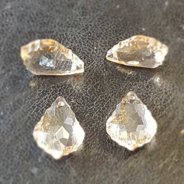 Breloque Pendentif en verre facett&eacute; goutte N&deg;01-01