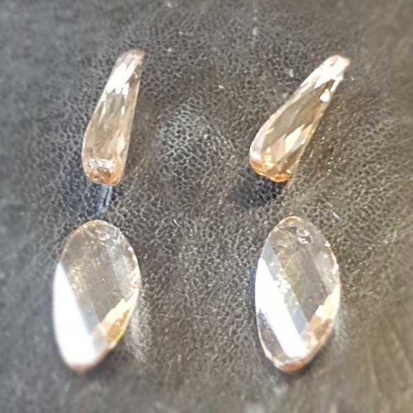 Breloque Pendentif en verre facett&eacute; goutte N&deg;02-01