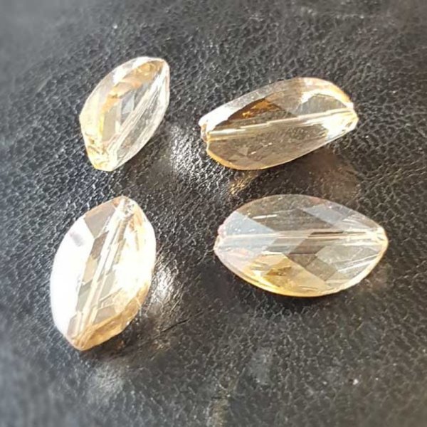 Breloque Pendentif en verre facett&eacute; goutte N&deg;03-01