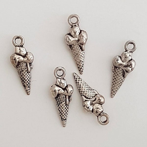 Breloque glace cuisine m&eacute;tal argent&eacute;.