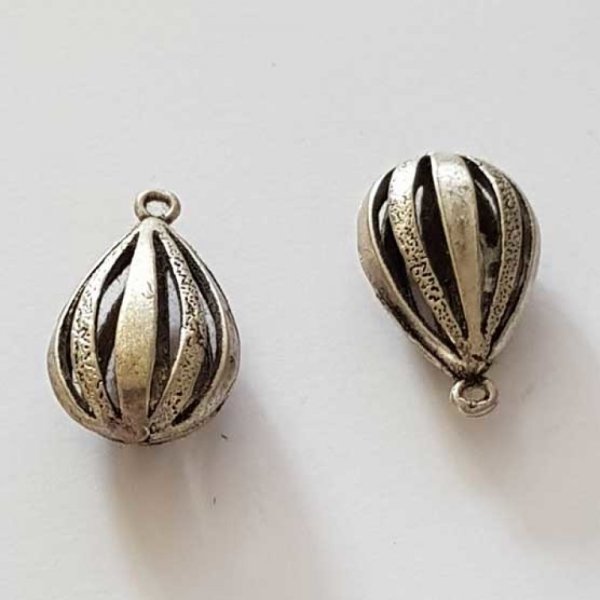 Breloque goutte ajour&eacute; N&deg;10