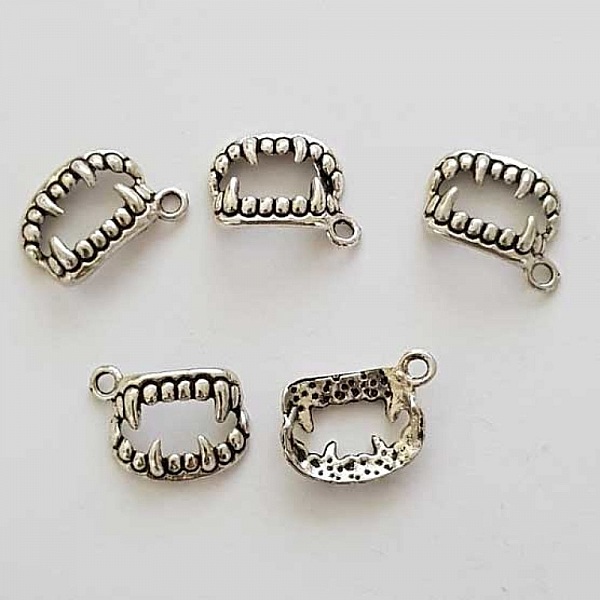 Breloque m&acirc;choire dent croc N&deg;01 Argent