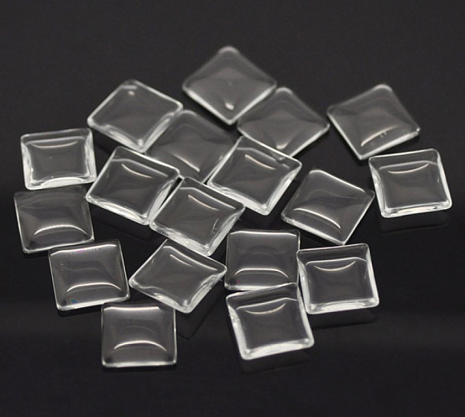 Cabochon Carr&eacute; 15 x 15 mm en verre loupe transparent N&deg;26