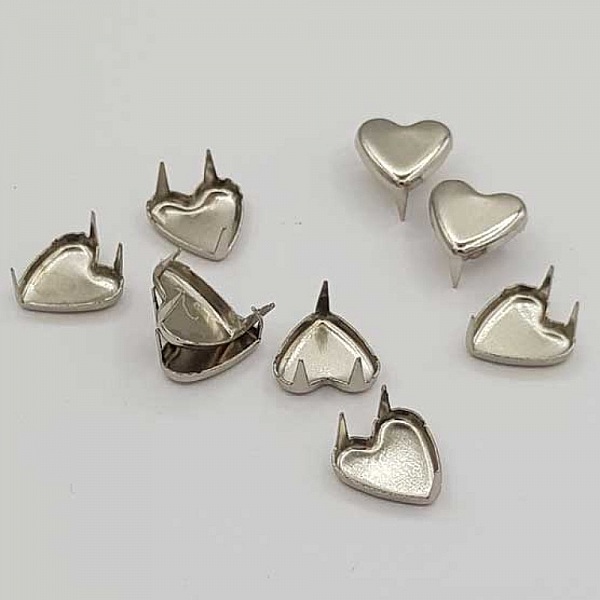 Clous rivet &agrave; griffes Coeur 10 mm Argent 20 pi&egrave;ces