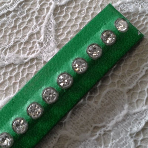 Cuir B-Vert de 10 mm Strass Swarovski par 20 cm