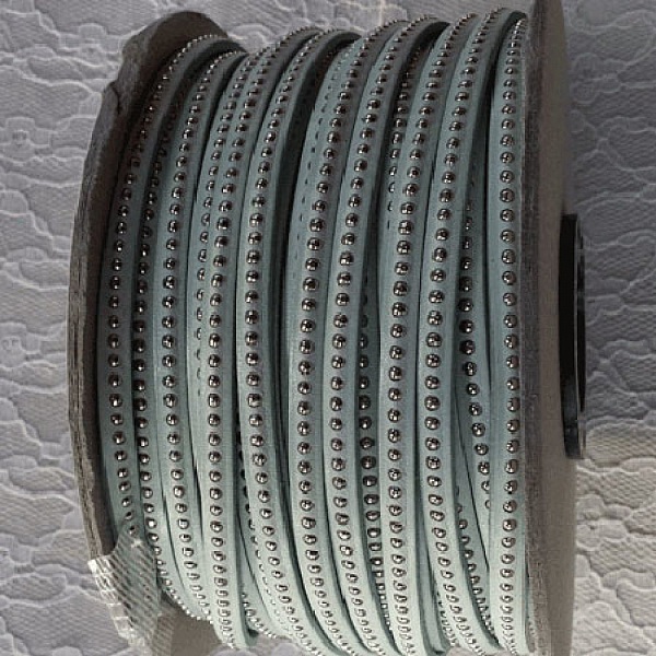 Cuir Bille Bleu Pastel de 06 mm avec cha&icirc;nette bille nickel free par 20 cm