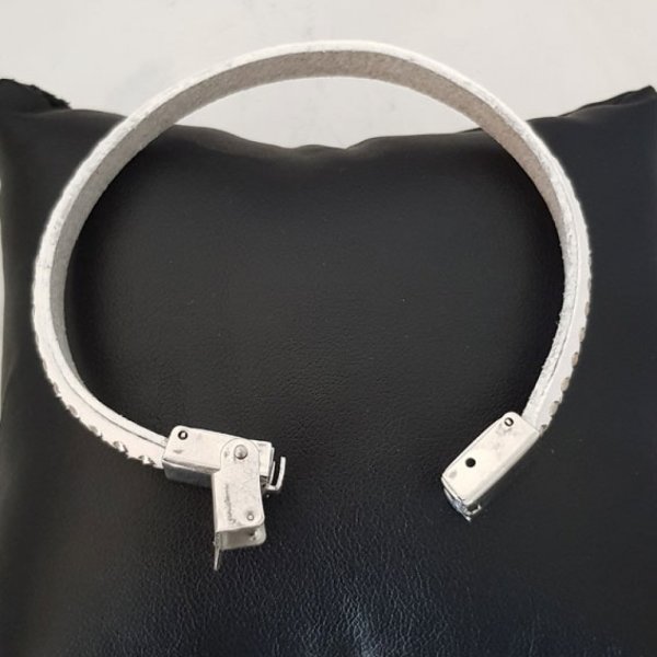 Cuir Bille Cobalt de 10 mm avec cha&icirc;nette bille nickel free par 20 cm