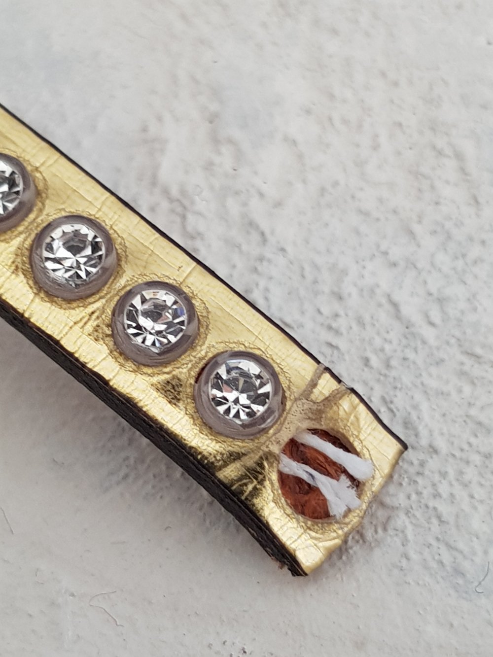 Cuir Miroir Dor&eacute; de 06 mm Strass Swarovski par 20 cm