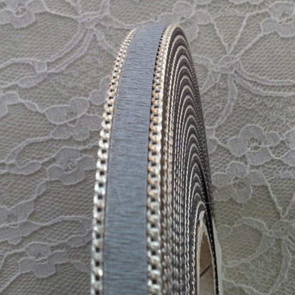 Cuir Plat Veau Gris 10 mm par 20 cm peau et cha&icirc;ne