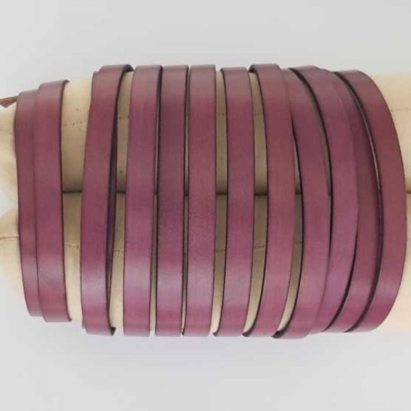 Cuir Plat Veau Prune 10 mm par 20 cm Lisse