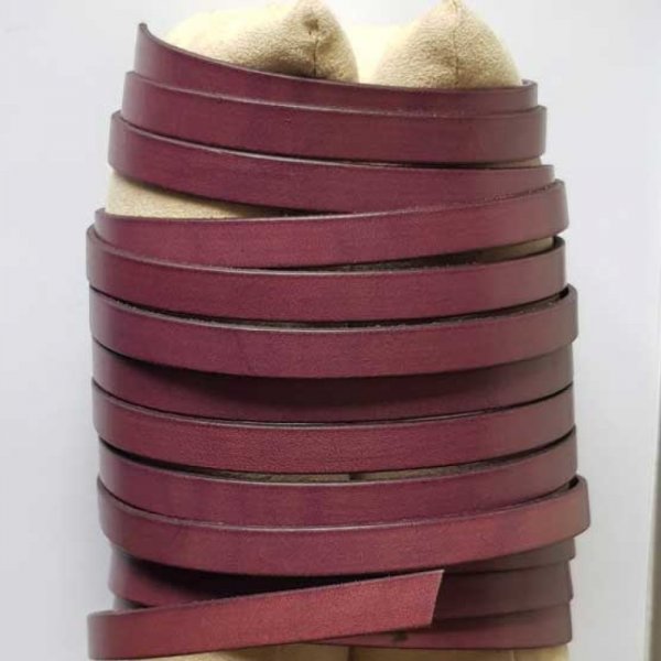 Cuir Plat Veau Prune 10 mm par 20 cm Lisse