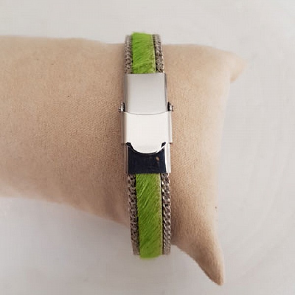 Cuir Plat Veau Vert Anis 10 mm par 20 cm peau et cha&icirc;ne
