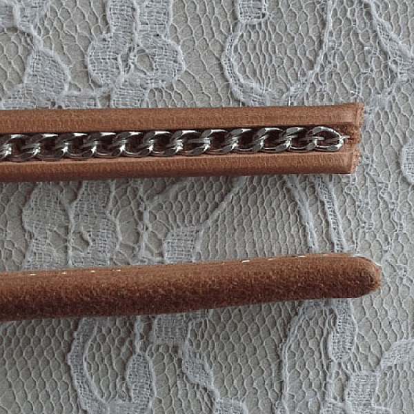 Cuir R&eacute;galiz Naturel de 10 mm avec cha&icirc;ne Argent par 20 cm