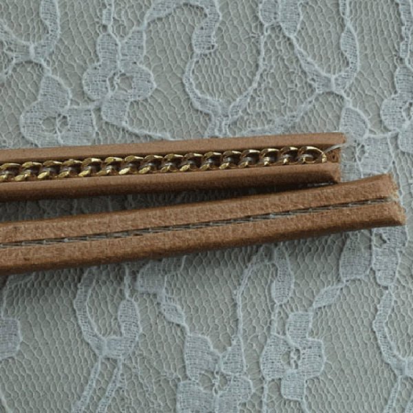 Cuir R&eacute;galiz Naturel de 10 mm avec cha&icirc;ne Dor&eacute; par 20 cm