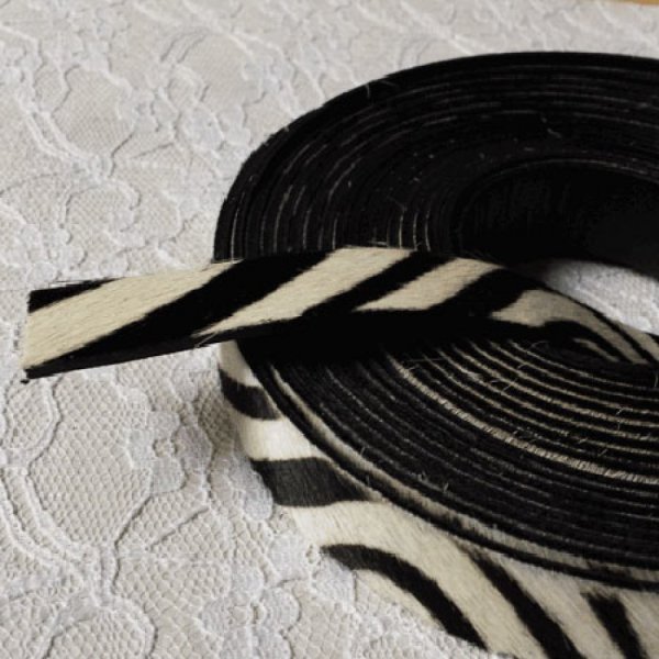 Cuir Z&egrave;bre de 20 mm par 20 cm