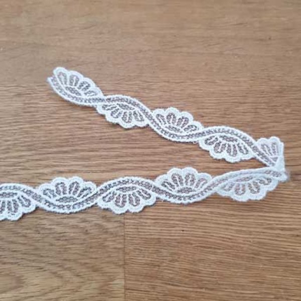 Dentelle Blanc Vague Fleur 16 mm N&deg;01