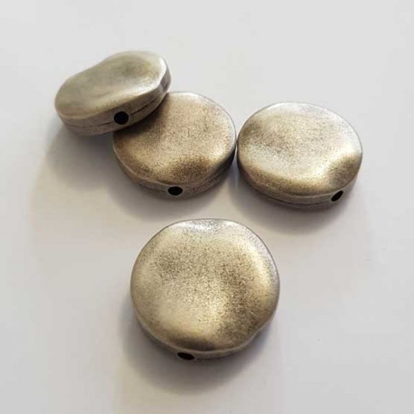 Galet plat r&eacute;sine rond 27 x 8 mm effet cuir Gris Argent&eacute;