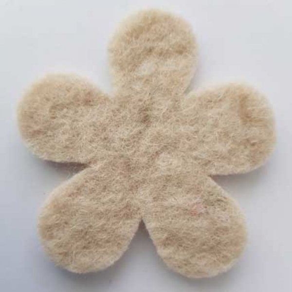 Jolie petite fleur en Laine Bouillie 75 mm N&deg;01