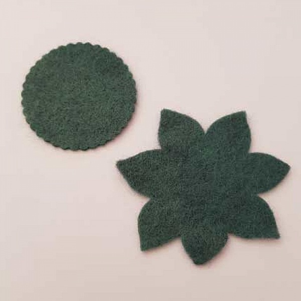 Jolie petite fleur en Feutrine 45 mm et 60 mm N&deg;16-05 x 2 pi&egrave;ces
