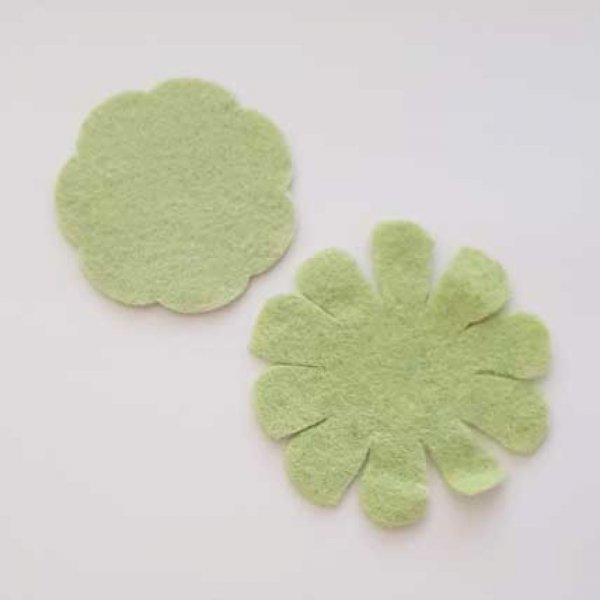 Jolie petite fleur en Feutrine 50 mm et 60 mm N&deg;11-14 x 2 pi&egrave;ces