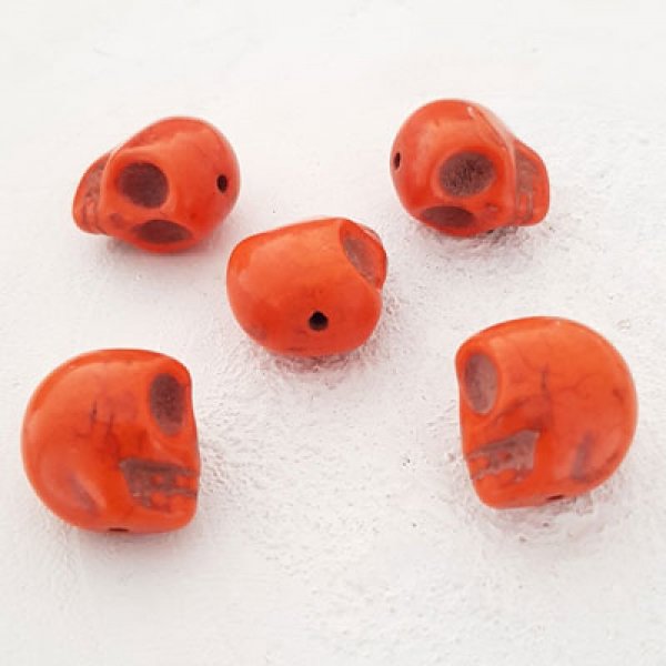 Lot 05 T&ecirc;tes de mort en Howlite teint&eacute;s 18 mm
