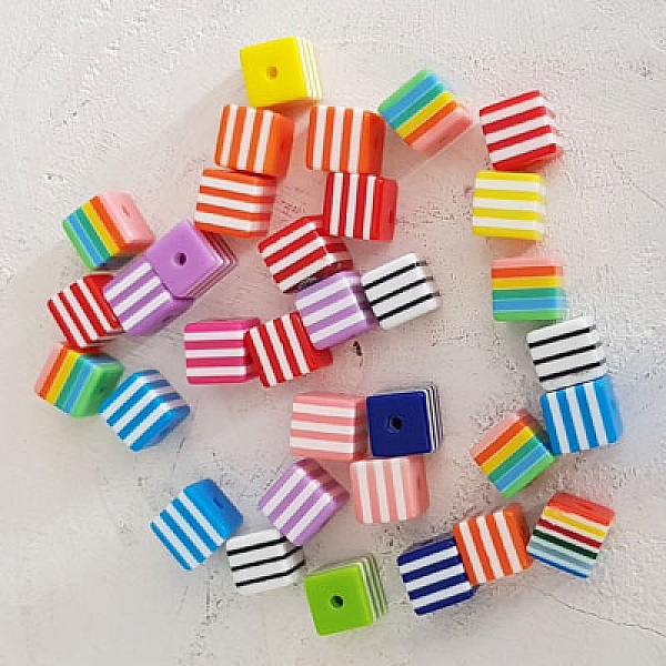 Lot de 33 perles assorties 8 x 8 mm