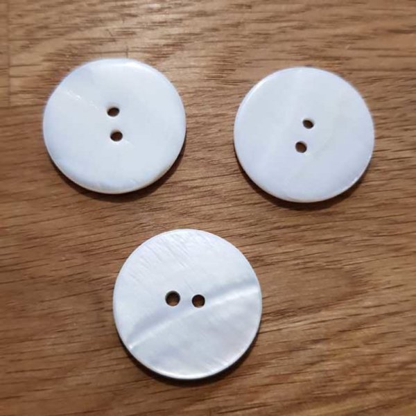Lot de 3 Boutons 2 trous Nacre 25 mm imprim&eacute; N&deg;06