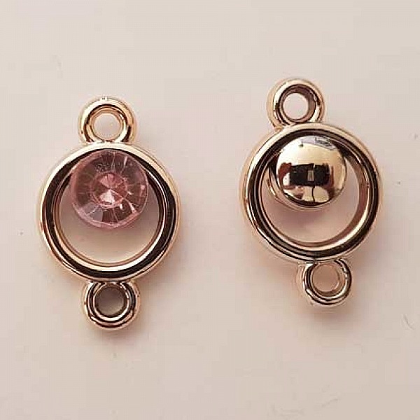 Pendentif en plastique et strass acrylique rond entre deux N&deg;03 rose