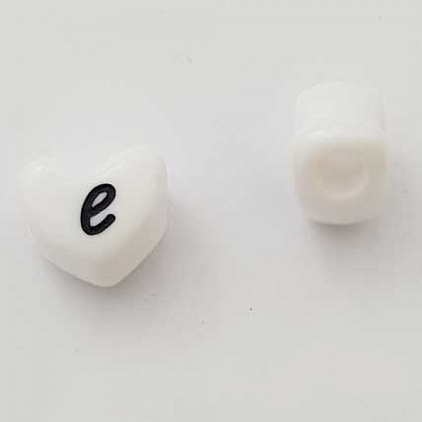 Perle C&oelig;ur Lettre E Blanc Noir 11mm