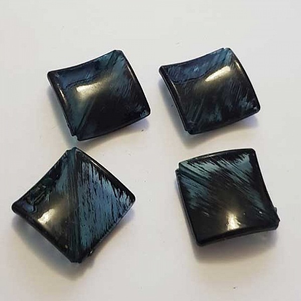 Perle acrylique carr&eacute; vert 29 mm